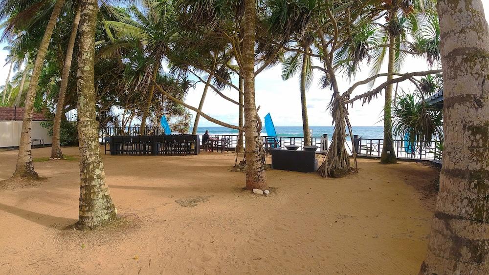Dalawella Beach Resort By Deco Унаватуна Экстерьер фото